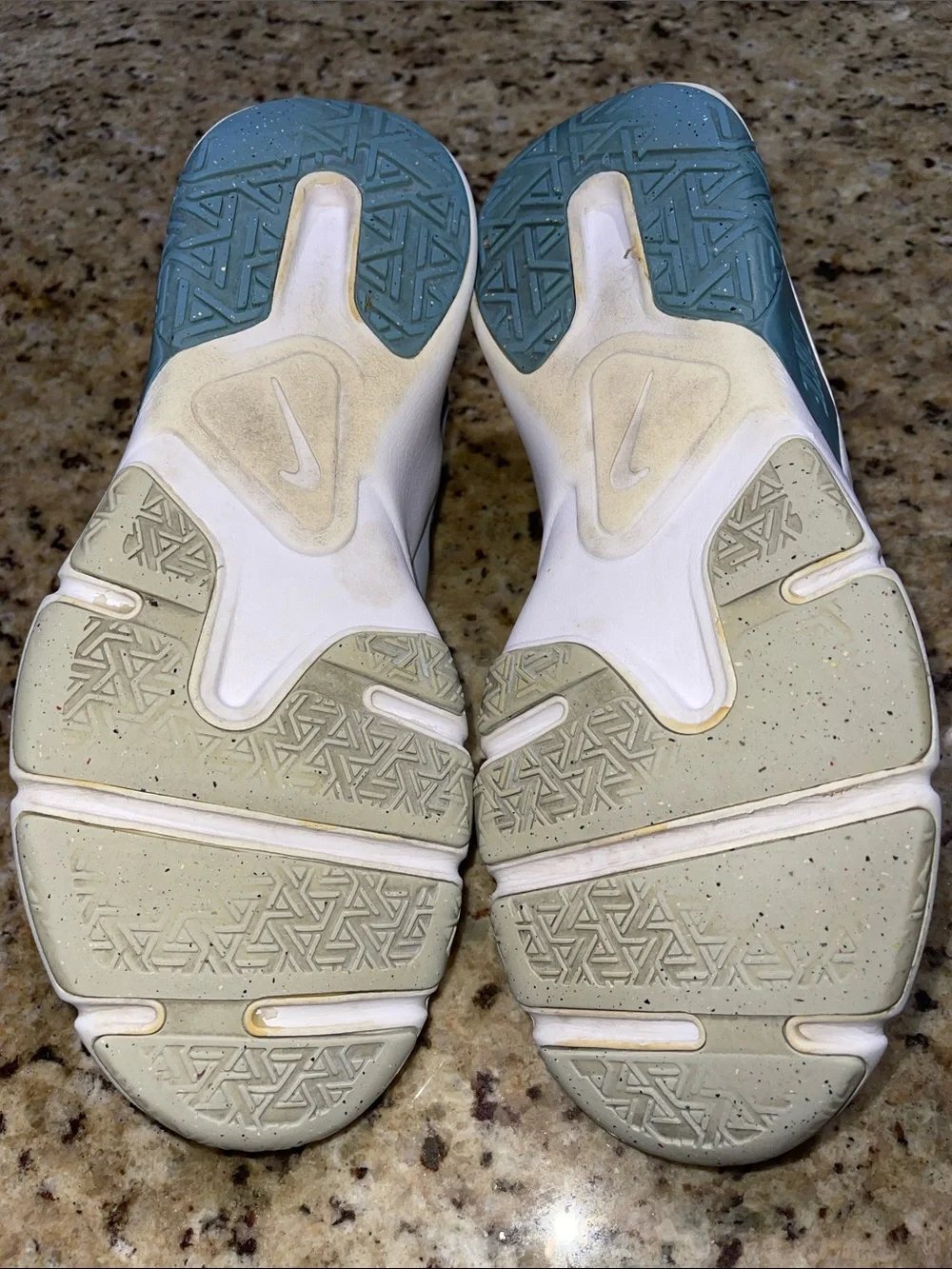 Nike Legend Essential 2